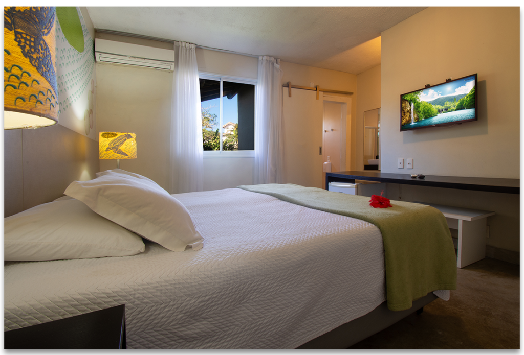 Suíte Superior Dupla com cama king size e TV